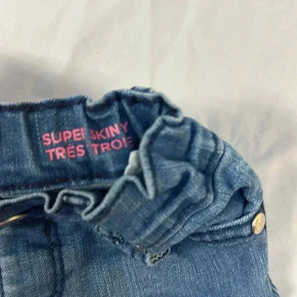 The Children's Place - Toddler straight cut denim jeans. Size 2T - Picture 2 of 5